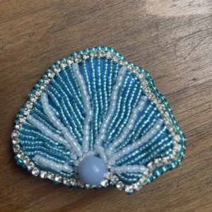 Broche collection perles d’été bleue