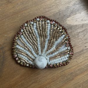 Broche collection perles d’été cuivrée
