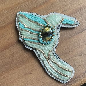 Broche oiseau Labradorite et perles de myiki