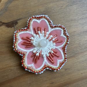 Broche collection Dentelle minérale jade blanc